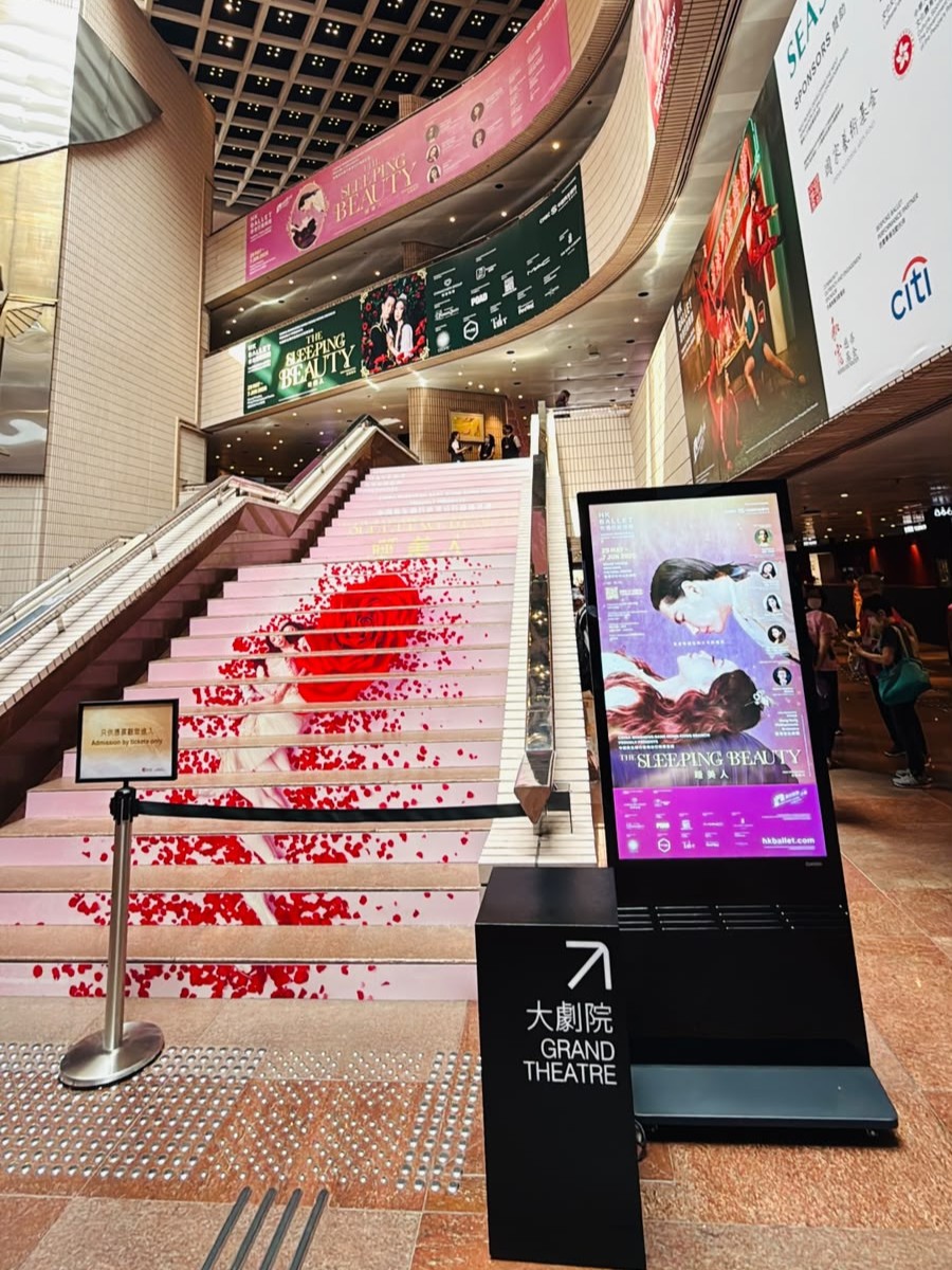 Target Media, in collaboration with the Hong Kong Ballet, launched an elevator advertisement featuring “Sleeping Beauty